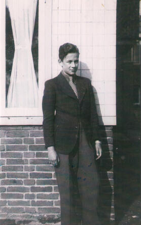 Franz Ulrich (Ulli) Rosenfeld in a shelter in Eindhoven, 1939