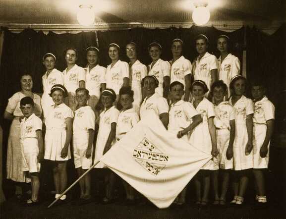 The Yiddish Society An-Ski during a sports event , 1937 in Antwerpen
