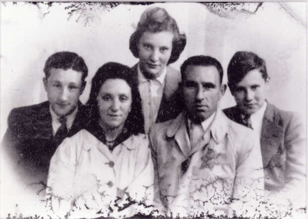 Samuel Knoop, left, with his parents and brother and sister