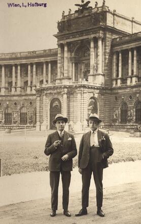 Jacob (Jaap) and Hijman Simeon (Simon) Weijl in Vienna, around 1930.