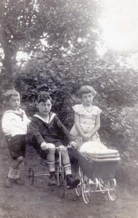 From left to right:  Fritz, August and Sonja Schaap