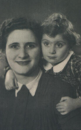 Betsy Rosa Schuitevoerder with her mother Sara Schuitevoerder-Italiaander