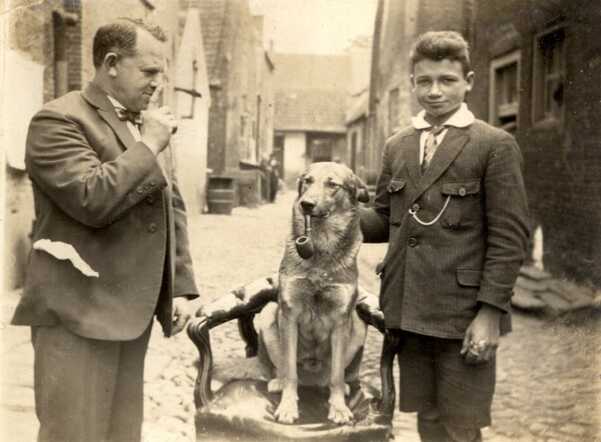David Blein met zijn zoon Simon, die de kampen zou overleven, ca. 1930