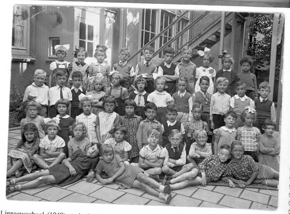 Salomon (Robbie) Slagter (2nd row from the front, 6th from the left). School photo of the Linnaeusschool, 1939-1940