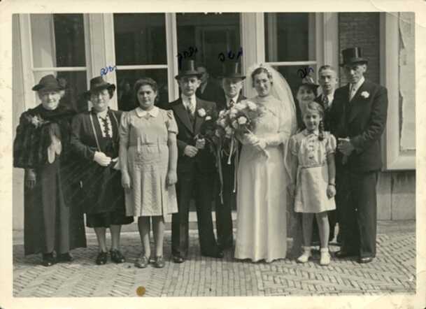 Trouwfoto van Icek Kon en Marianne Smit, 22 augustus 1940