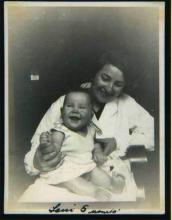 Magdalena (Leni) Valk, 5 months old, with her mother