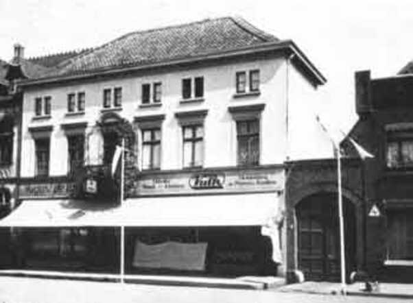 The shop of the parents of Magdalena (Leni) Valk