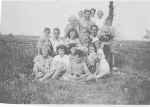 Louis Robert (Bob) van der Veen (in the front)