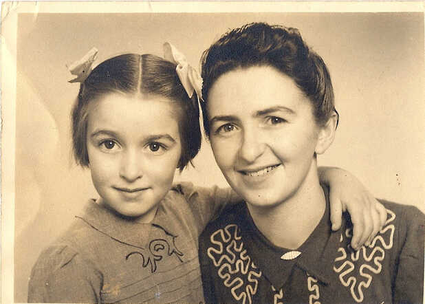 Rosette (Ronnie) van der Velde with her mother Rachel van der Velde-Calo