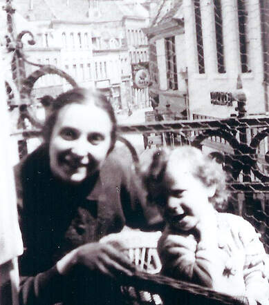 Anneke Elisabeth Weijel with her mother Esther Weijel-Kastan