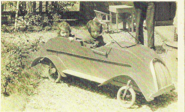 Carla Irene and Hester Bertha (Hetty) Witteboon, summer 1942