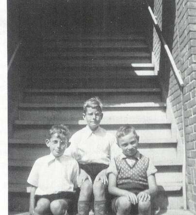 Szalom (Sally) Wolf (right) with friends, summer 1942