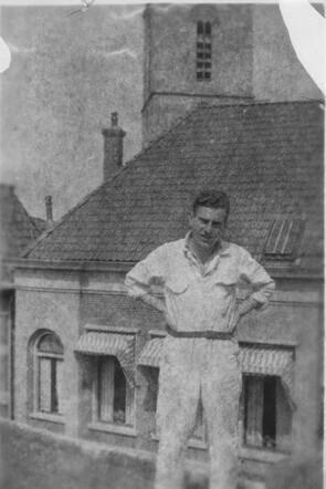 Wolfgang boven op het dak 1942