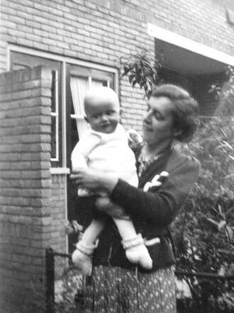 Belia Soester and her new born babydaughter