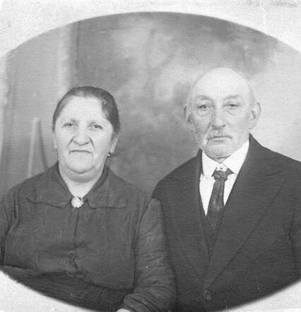 Betje Wolffers-Jacobs with her husband David Wolffers.