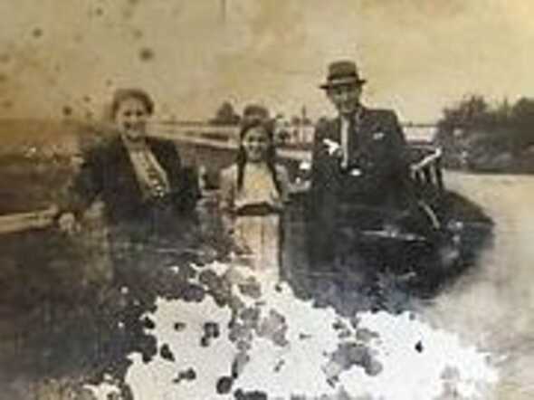 The Willi Leopold family on liberationday, 8 May 1945 in Westbroek Holland.