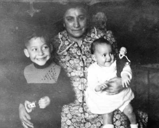 Sara Zak-Leeuwaarden and her grandchildren