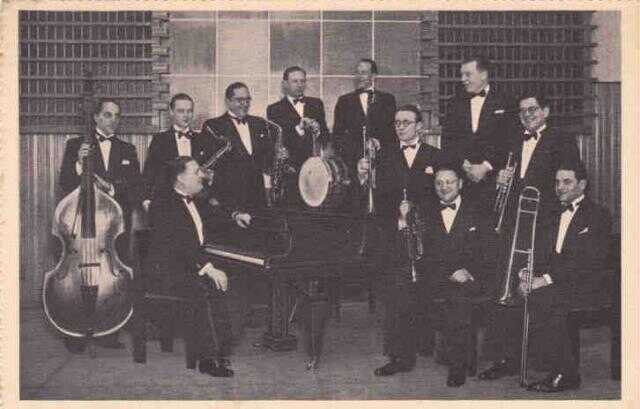 The Ramblers vierde van links Sal Doof