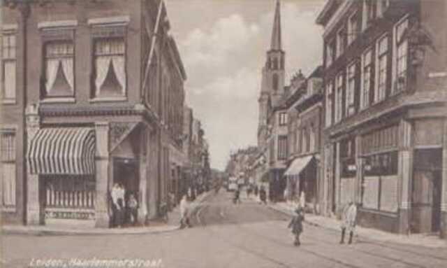 Links de winkel van Samuel Marsman vermoord in Sobibor
