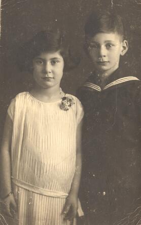 1928 Bertha Eva (Bep) met haar broer Jocob Louis (Jaap) Sternfeld