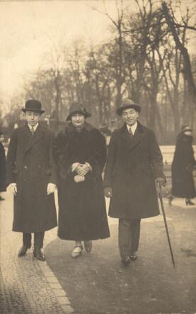1925 Berlijn, Hijman Simeon (Simon), Marianne ( Martha) and Jacob (Jaap) Weijl.