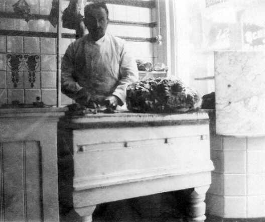 Levie van Praag in his butcher shop