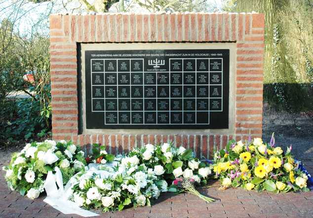 _0091 Plaquette met bloemen en steentjes.jpg