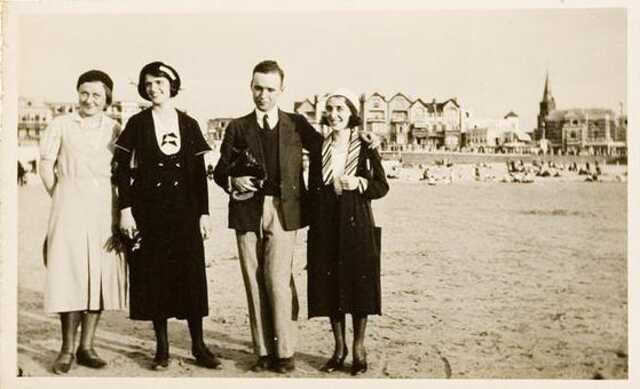 Ernst Alfred Witt on the beach in Scheveningen