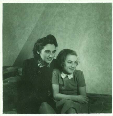 Engelina (Ellien) Lissaur and her mother Elisabeth Charlotte (Lilo) Lissaur, nee Ballin