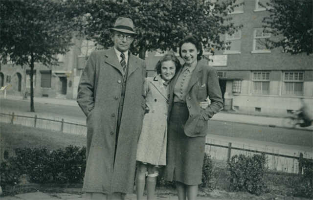Ellien Lissauer with her mother Elisabeth Charlotte Lissaur and her fiancee Hans Reiss