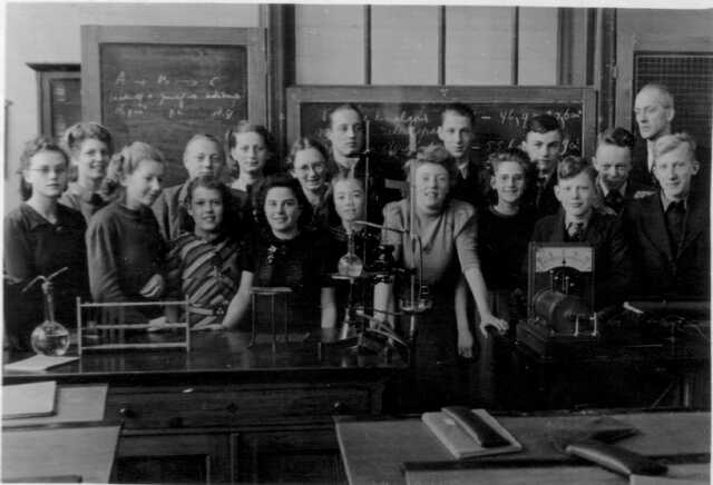 hbs 1941 met Rosa Brest en Clara Levie