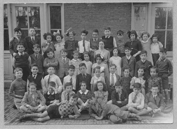 Klassenfoto met Uriël Ezechiel Pinto