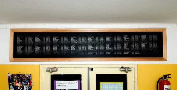gedenkbord 1e montessorischool.jpg