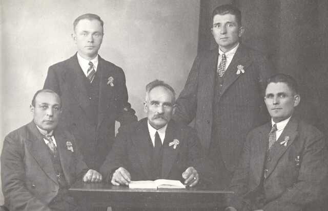 Het bestuur van de Marktkoopliedenbond in Winschoten in 1932, met links Hartog Abraham Rintel
