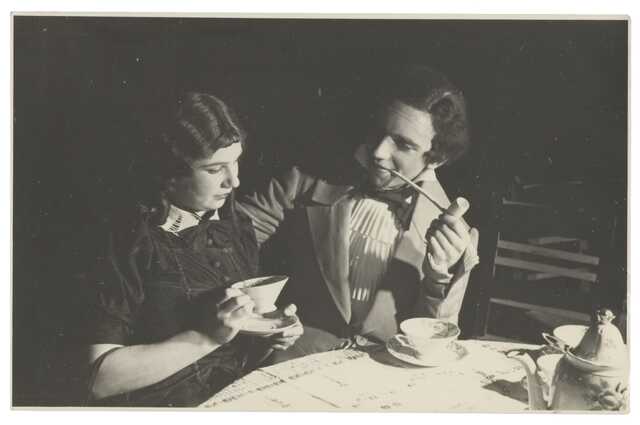 Charles Schémarjahu (Charly) Grünfeld, tijdens een toneeluitvoering van het Joods Lyceum in 1943. 