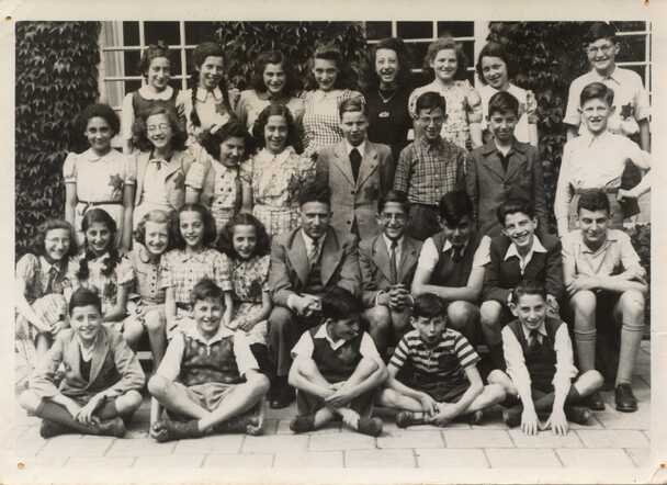 Gert Josef Schefftel (2e rij van onder, 2e van rechts)
