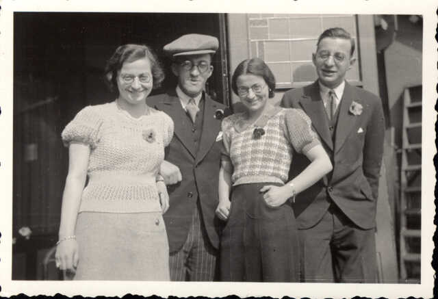Jeanne, Simon, Rie & Aat van Daelen, 15 april 1934
