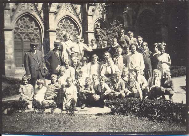 Saartje Slager, schoolreis Wijhe, ca 1925.jpg
