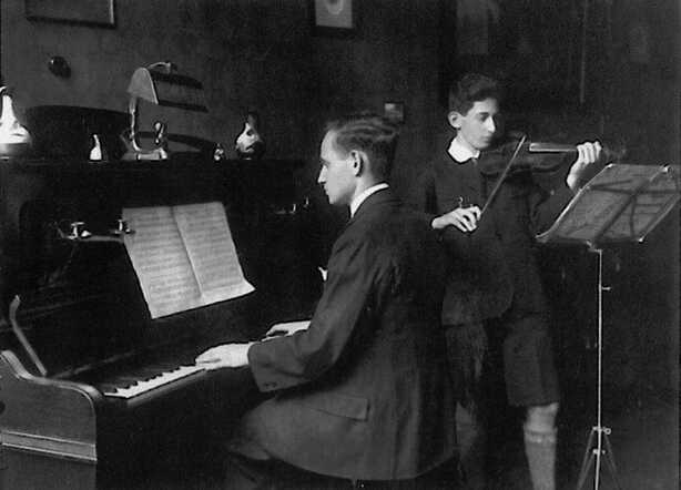 067 Johan en Aron  ca 1932.tif