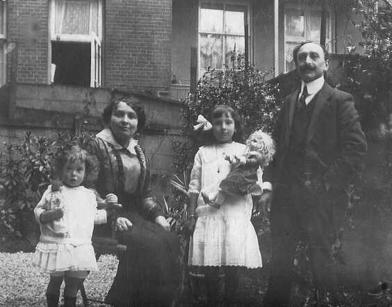 The Joseph Barmes family around 1915