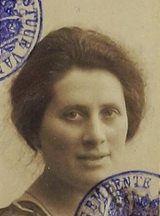Henriette van Buuren - de Vries (1888).jpg