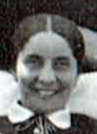 abigael in ligstoel uitgesneden.jpg
