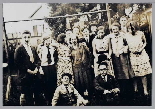Leden van de Zionistische Jeugdvereniging Derech Zionah in Apeldoorn, circa 1930.