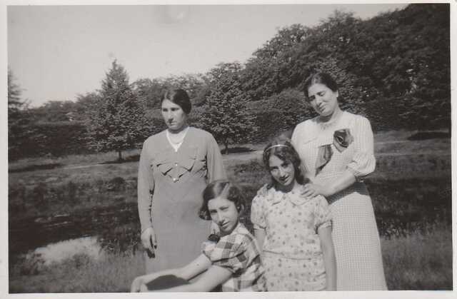 Bets (right) and Martha and her daughters.