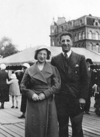 Ephraim Snoek and Henriette de Jong. 