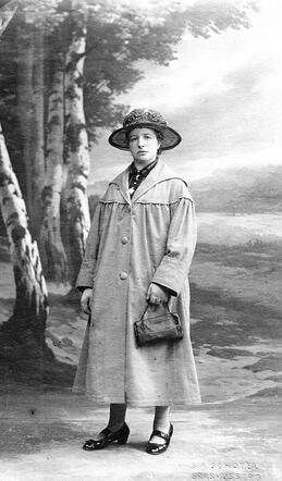 Sophia Meiler, ±22 year.