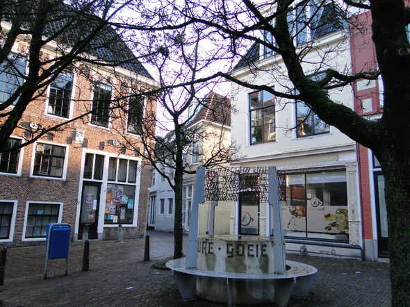 de put en twee straten Slotmakerstraat en Speelmanstraat.JPG