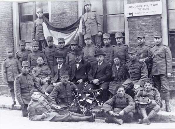 Jacob Smeer during a visit of Chief rabbi Onderwijzer ±1939.
