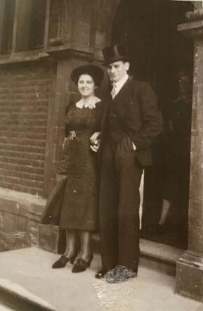 Jacob Hartog Bont en Anneliese Rose de Levie  op hun trouwdag .JPG