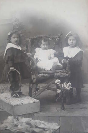 De zussen van Hermann Capell: Paula, Rosa en Jenny
